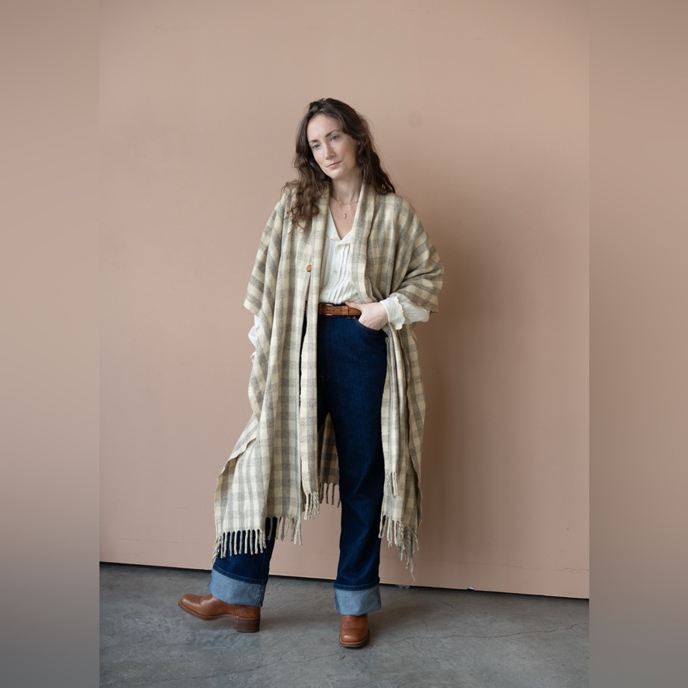 Checkered Wool Cape - Picture 3 of 5